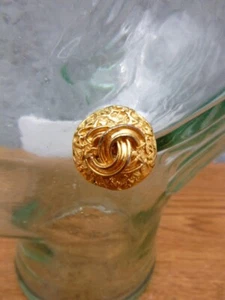 Authentic Vintage CHANEL CC Logo Button Gold Plated Clip-On Earrings 95A Rare - Picture 1 of 7