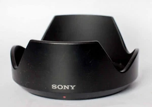 Sony ALC-SH112 hood, for 18-55mm f/3.5-5.6, 35mm f/2 and 28mm f2 lenses. - Picture 1 of 2
