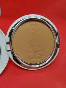 it Cosmetics Celebration Illumination Foundation RICH 0.30 oz (SLIGHT FLAW) - Picture 1 of 4