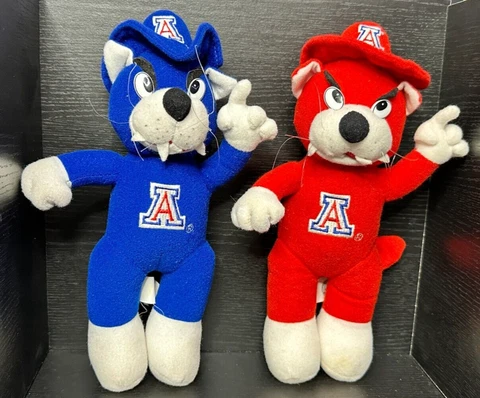 COLLECTOR EDITION UofA (2) Wilbur Wildcat Toy Factory Plush Figures Blue & Red Cover