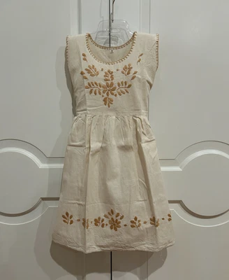Vestido de niña mexicana con bordado a mano. Foto 1 de 4