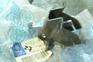 Vespa 50 N Sitzbank Schloss Haken 265731 Seat Hook 50 Levetta Scatola Serratura - Bild 1 von 4