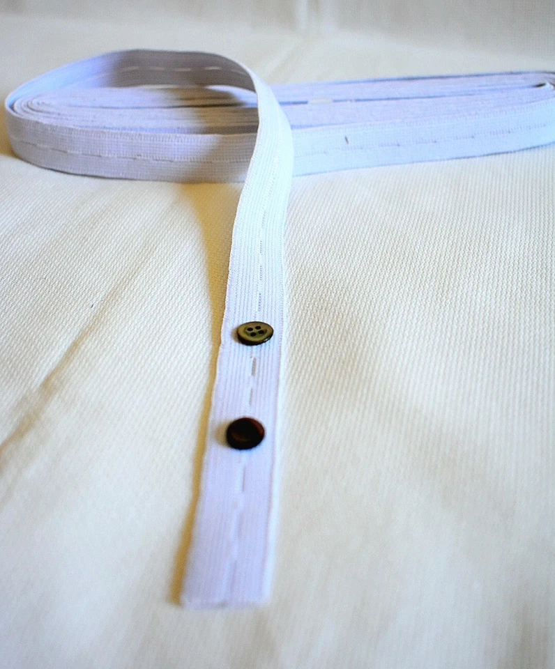 1 M DI NASTRO BI ELASTICO CON ASOLE PER BOTTONI ALTEZZA 18mm ⬜️ - Immagine 1 di 4