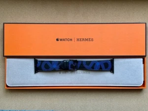 Apple Watch Hermes Noir/Bleu Électrique Circuit Single Tour Swift Lederband 45mm - Bild 1 von 7