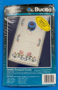 Bucilla Rosen 'N Bänder Kommode Schal gestempelt Stickerei Kit 63223 15"x36" - Bild 1 von 5