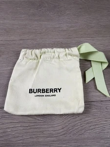 Burberry Sacchetto antipolvere con coulisse portaoggetti piccolo verde 5” x 5” - Foto 1 di 5