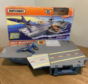 Matchbox SKY BUSTERS SET PORTAEREI NRFB con 1 aereo - Foto 1 di 2