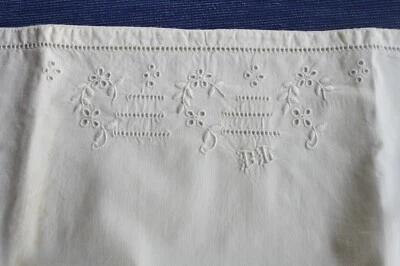 Taie d'oreiller N°29 ancienne petit monogramme GL jour 48 x 63 cm  - Photo 1/4