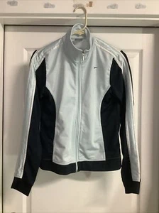 Ladies Nike Sky Blue Long Sleeve Light Jacket Full Zip Size M (8-10) - Picture 1 of 9