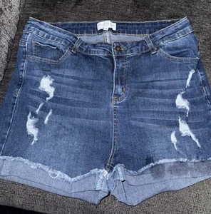 Chic Soul Dark Wash Distressed Cut Off Cuffed Denim Shorts Women’s 1X - Picture 1 of 9