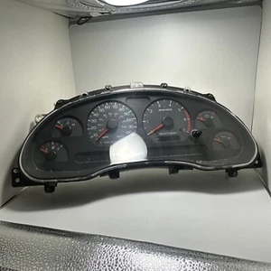 Cuadro de instrumentos velocímetro 99 00 Ford Mustang medidores de panel 139.390 millas - Imagen 1 de 3