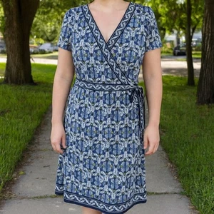 Max Studio Women’s Size L blue Stretch Fitted Polyester Print Faux Wrap Dress - Picture 1 of 8