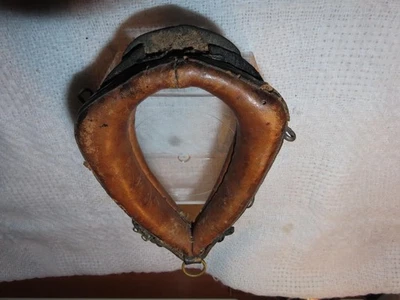 COLLAR CABALLO CUERO MINIATURA MUESTRA VENDEDOR ANTIGUO 6" X 4" Foto 1 de 4