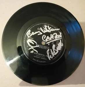 ORIGINAL AUTOGRAPHED HERMAN'S HERMITS SINGLE SIGNED BY BARRY WHITWHAM + 3 others - Picture 1 of 1