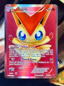 POKEMON • Victini ULTRA RARA FULL ART • Vittorie Regali 98/101 NM - Foto 1 di 3
