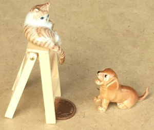 Gatto e cane in ceramica scala 1:12 con scala a gradini in legno casa delle bambole Tumdee - Foto 1 di 2