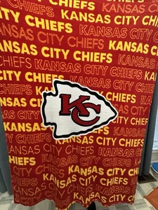 Logo Brands Fleece Throw Kansas City Chiefs Lap Blanket from Arrowhead (G) - Picture 1 of 3