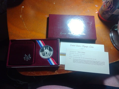 USA. Silver Proof Dollar Los Angeles 1984  Olympic Cover