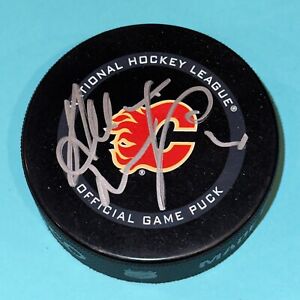 AL MacINNIS Signed Calgary FLAMES Official GAME Puck Beckett Auth BAS