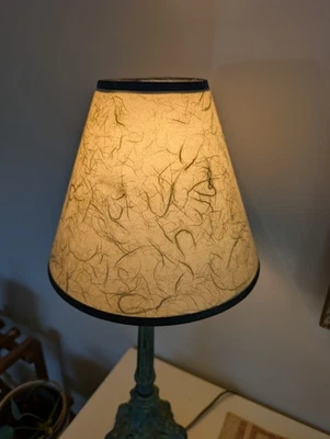 Lámpara de mesa de papel rústico de cabaña SOMBRA estilo bombilla con clip cono de 9" Foto 1 de 4
