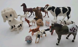 Bauernhof Tier Figuren Lot 16 Stck. Pferde Kühe Hunde Stall gemischt Kunststoff Spielzeug... - Bild 1 von 3