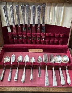 Vintage Holmes & Edwards Inlaid Flower Flowers Silver plated Set 42 Pieces - Picture 1 of 6