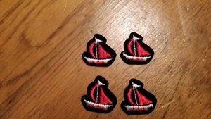 LOTE DE 4 APLIQUES DE COLECCIÓN ROJO NEGRO VELERO NÁUTICO EMBARCACIONES ENVÍO GRATUITO - Imagen 1 de 2