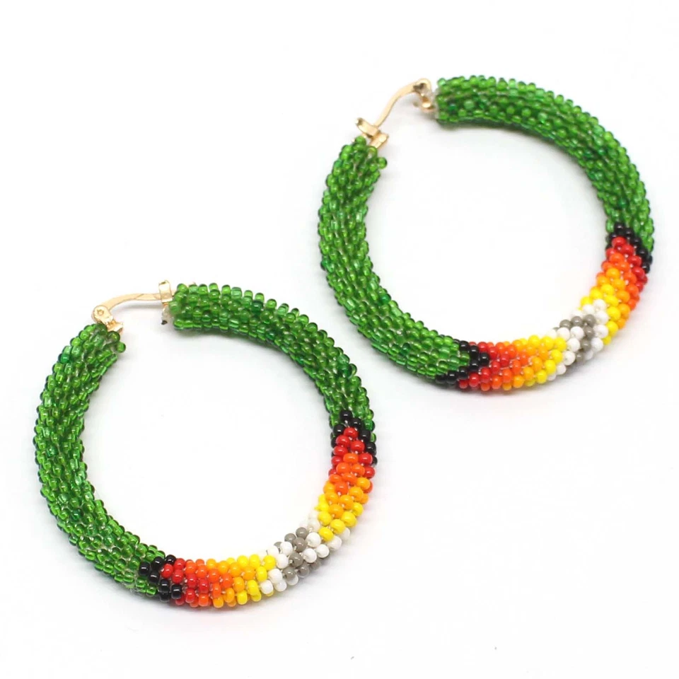 Pendientes de aro de estilo nativo verde con cuentas de 2 pulgadas hechos a mano Foto 1 de 1