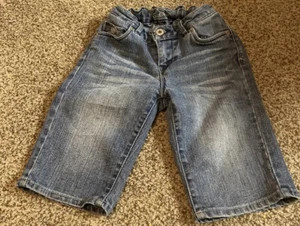 Levi Girls 8 Reg Mid Rise Blue Jean Bike Shorts Cute pockets 18 X 8 1/2” - Picture 1 of 9