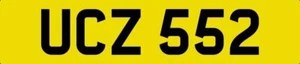 PLACA DE MATRÍCULA APRECIADA UCZ 552 PRIVADA SIN FECHA UC INICIALES PLACA DE CUBIERTA CORTA - Imagen 1 de 5