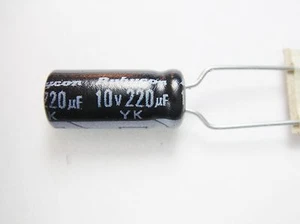 10x 220uF 10V 85°C ESR=0,7 ELKO radiale Rubycon Giappone #2E5 - Foto 1 di 6