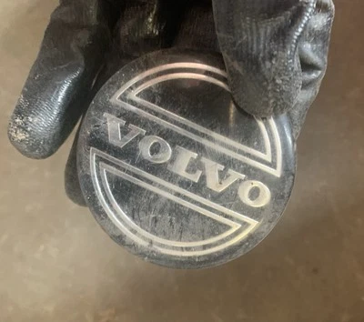 Центральный колпак ступицы колеса Volvo C30 S40 V40 50 S60 C70 740 S80 90 940 30666913 от оригинального производителя - Изображение 1 из 2