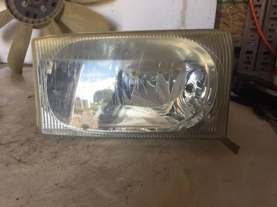 Passenger Right Headlight Fits 01-04 EXCURSION 539673 - Image 1 of 4