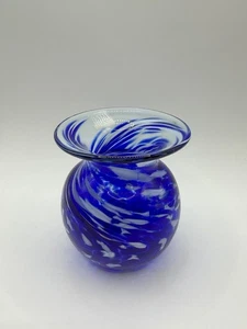 Kleine Bad Aqua Glas kleine Vase Kobaltblau 8,5 cm hoch Vintage Charity Sale - Bild 1 von 4