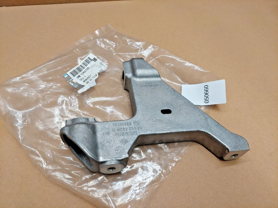 Vauxhall Vivaro Engine Gearbox Mounting Bracket 93450725 2014-2019 Genuine NEW - Image 1 of 4