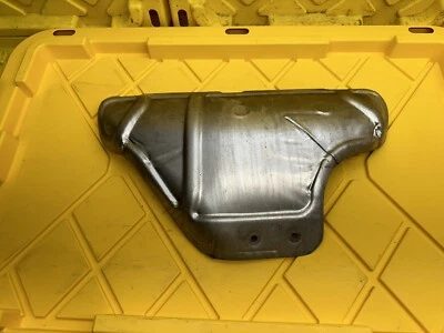Porsche Cayenne S 2011-2016 OEM 4,8 L cabezal de escape lateral izquierdo protector térmico Foto 1 de 4