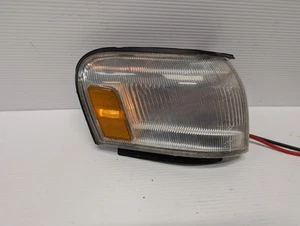 89-92 TOYOTA CRESSIDA CENTER CORNER LIGHT LAMP (MATCH 22-188) RH PASSENGER - Picture 1 of 9