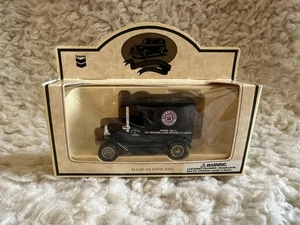 Coche Lledo Days Gone Chevron 1927 Pearl Oil Van Die Cast Metal Negro 3" - Imagen 1 de 9