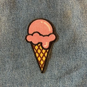 3.5 Inch Patch Iron, Ice Cream, Strawberry flavor, Embroidery - Picture 1 of 3