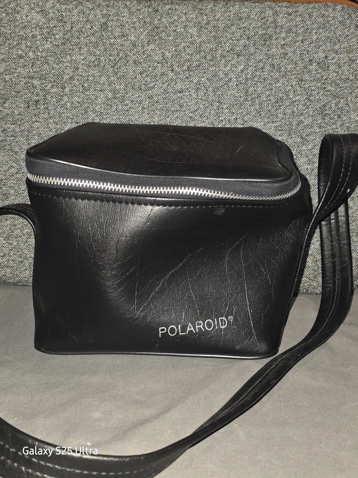 Estuche de cuero negro para cámara Polaroid de colección con correa con cremallera Foto 1 de 4