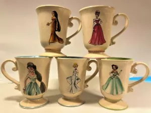 D23~2011~PRINCESA DISEÑADORA DISNEY~Pocahontas~Aurora~Jazmín~Cenicienta~Tiana~TAZA - Imagen 1 de 25