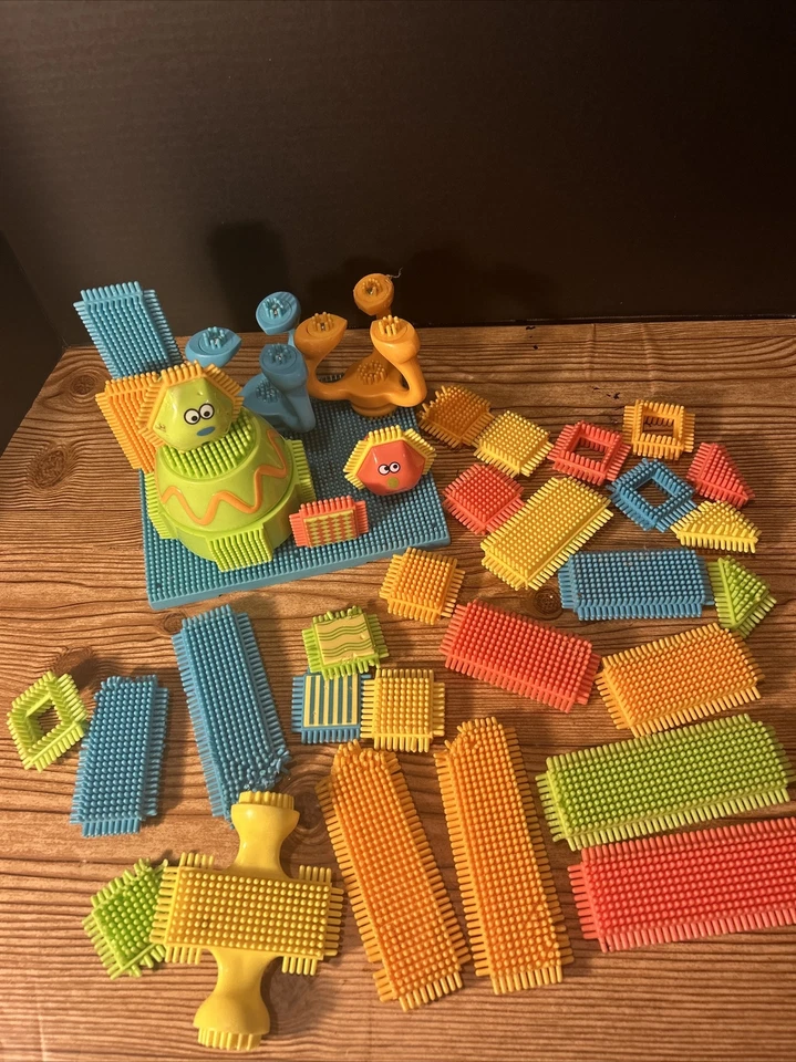 Bristle Blocks Building Toys Assorted Lot. Twist And Turn. Some Have Damage - Image 1 of 4