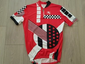 Camiseta deportiva de Colección GIORDANO S M 1/4 con cremallera roja negra blanca abstracta geométrica - Imagen 1 de 5