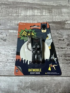 NUEVO BATMAN 1966 ESTILO 3D BATIMÓVIL LLAVERO LLAVERO BOLSO CLIP NJ CROCE - Imagen 1 de 5