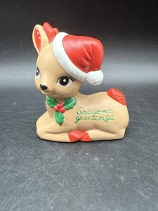 Vintage Keramik Rentier Weihnachten Rehkitz in Nikolausmütze SEASON'S GREETINGS - Bild 1 von 6