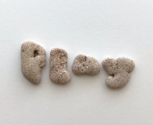 Natürliche Buchstabenform SPIEL Felsen Strand Steine Kiesel Kunst Handwerk Hag Löchriges Wort USA - Bild 1 von 10
