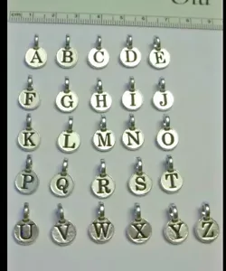 Dije inicial con cuentas de orificio grande de 9 mm de diámetro del alfabeto de peltre 4 mm! - Imagen 1 de 3