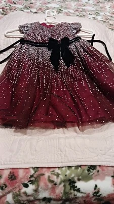 VESTIDO 24 MESES FORMAL/BODA GRANATE Y TERCIOPELO NEGRO LAZO EN LA PARTE DELANTERA. Foto 1 de 4