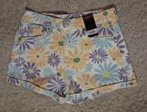 No Boundaries Tom Girl Shorts Groovy Retro Floral Size 5 NWT - Picture 1 of 5