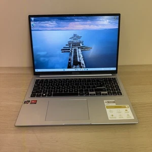 "Laptop ASUS Vivobook M1605YA - AMD Ryzen 5 7430U - Actualización SSD de 1 TB - 16"" Full HD" - Imagen 1 de 9